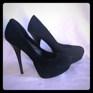 Steve Madden suede pumps
